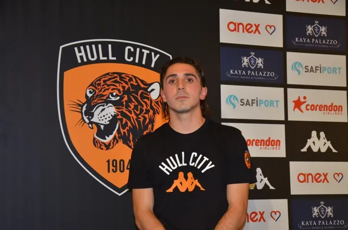 Abdülkadir Ömür’ün İngiltere serüveni kısa Sürdü: Süper Lig'e geri dönüyor!