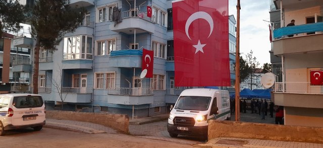 Samsunlu Teğmen Tunahan Dağlı’nın baba evine Türk bayrağı asıldı