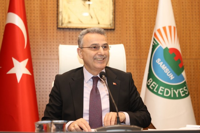 Samsun'un İlkadım ilçesi kırmızı beyaza büründü