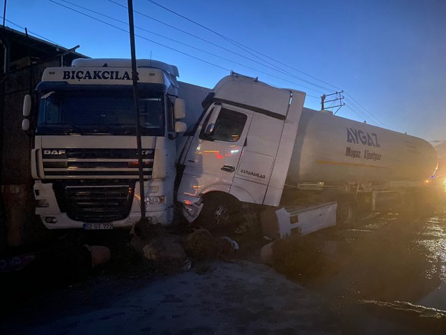 Samsun'da LPG yüklü tanker tıra çarptı