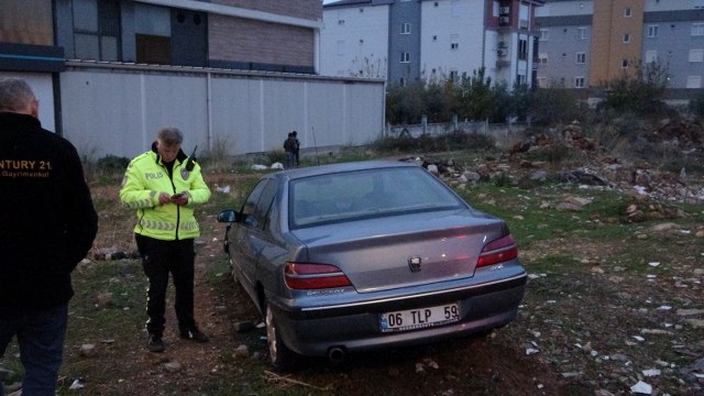 Kaza geliyorum dedi! 14 yaşındaki çocuk kullandığı otomobille bir aileyi ezdi