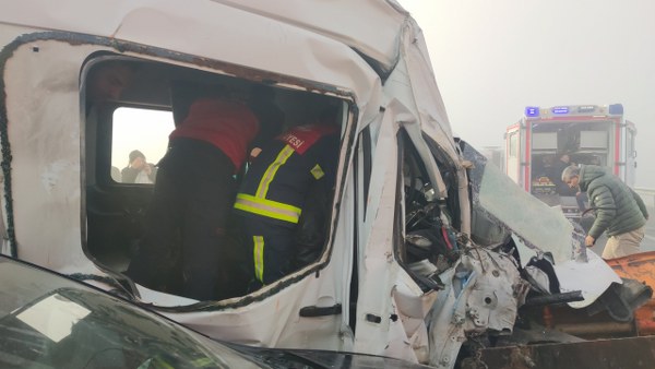 Van'da zincirleme trafik kazası! Ortalık savaş alanına döndü