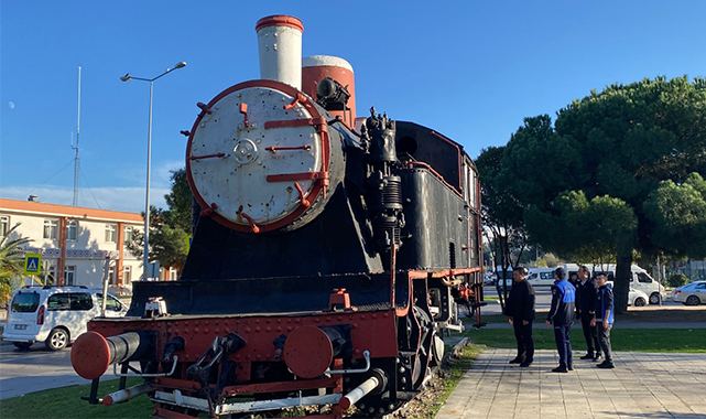 Samsun’da lise öğrencilerinin içinde sigara içtiği dekor lokomotif yandı