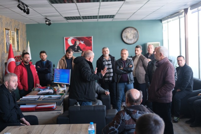 Yabancılar Çarşısı'nda esnaf ayaklandı Başkan Alaaddin Sayın'ı bir dönem daha başkanlığa ikna etti