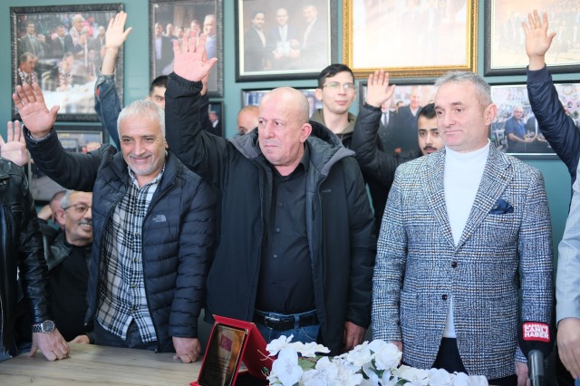 Yabancılar Çarşısı'nda esnaf ayaklandı Başkan Alaaddin Sayın'ı bir dönem daha başkanlığa ikna etti