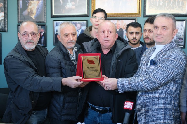 Yabancılar Çarşısı'nda esnaf ayaklandı Başkan Alaaddin Sayın'ı bir dönem daha başkanlığa ikna etti