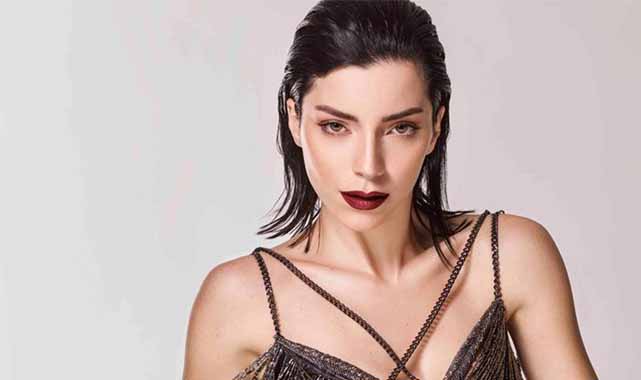 Merve Boluğur, deri elbiseli paylaşımıyla olay oldu