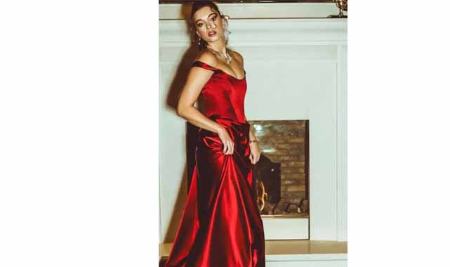 Afra Saraçoğlu'dan iddialı pozlar