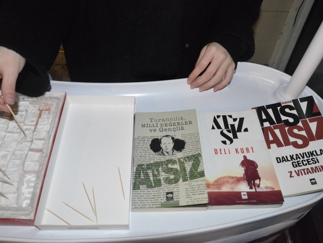 Aspar Derneği Türkçü yazar Hüseyin Nihâl Atsız'ın ölüm yıldönümünde Samsun'da lokum ve kitap dağıttı