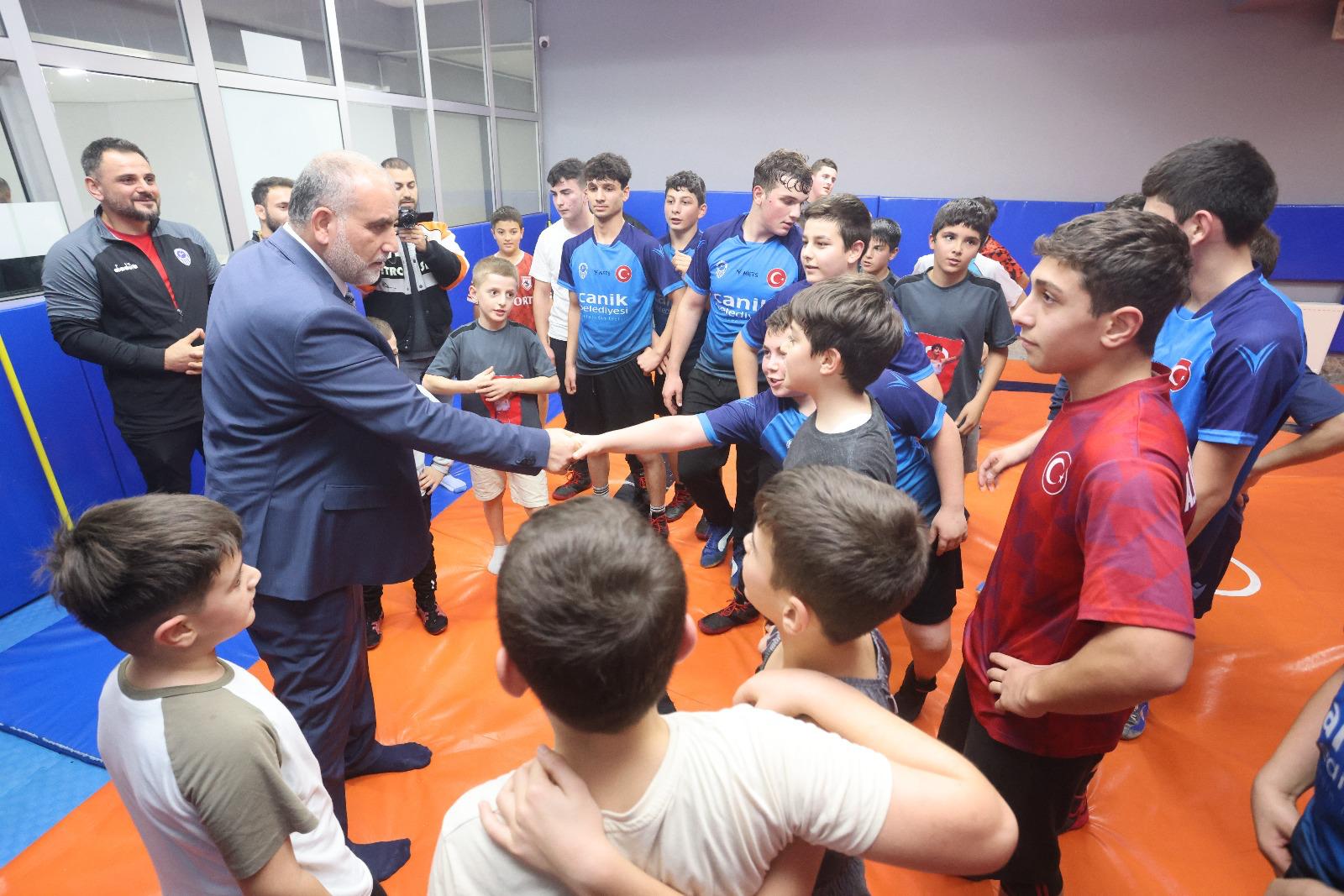 Başkan İbrahim Sandıkçı'dan, çocuklar ve gençlere ücretsiz spor eğitimi