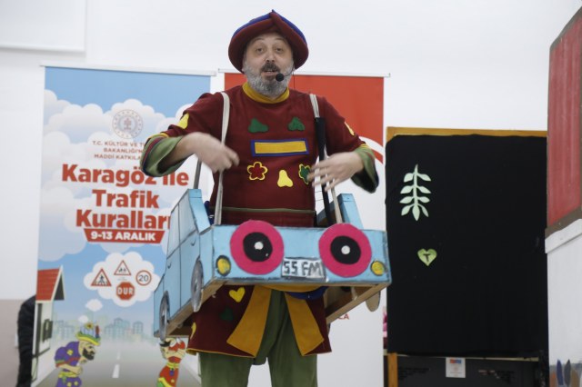 Samsun İlkadım Belediyesi'nden miniklere 'Karagöz ile Trafik Eğitimi'