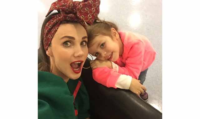 Oyuncu Yasemin Hadivent kaybettiği yeğeninin adını kolunda yaşatacak