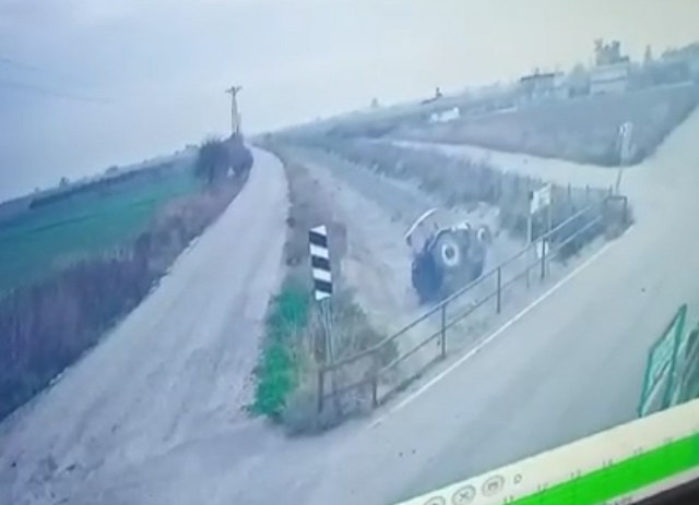 Direksiyon başında kalp krizi geçirdi! Traktörün altında kalarak hayatını kaybetti
