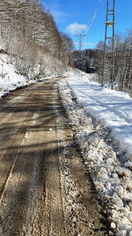 Samsun’da yoğun kar yağışı nedeniyle kapanan 80 mahalle yolu açıldı