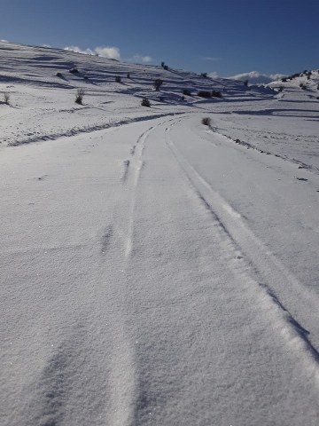 Samsun’da yoğun kar yağışı nedeniyle kapanan 80 mahalle yolu açıldı