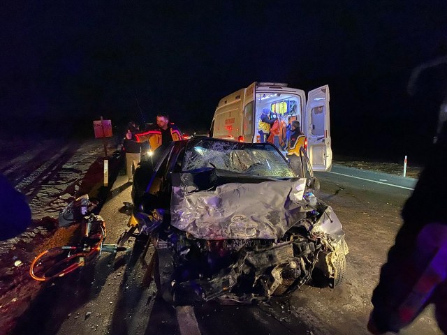 İki otomobil çarpıştı! 1 kişi öldü! 6 kişi yaralandı