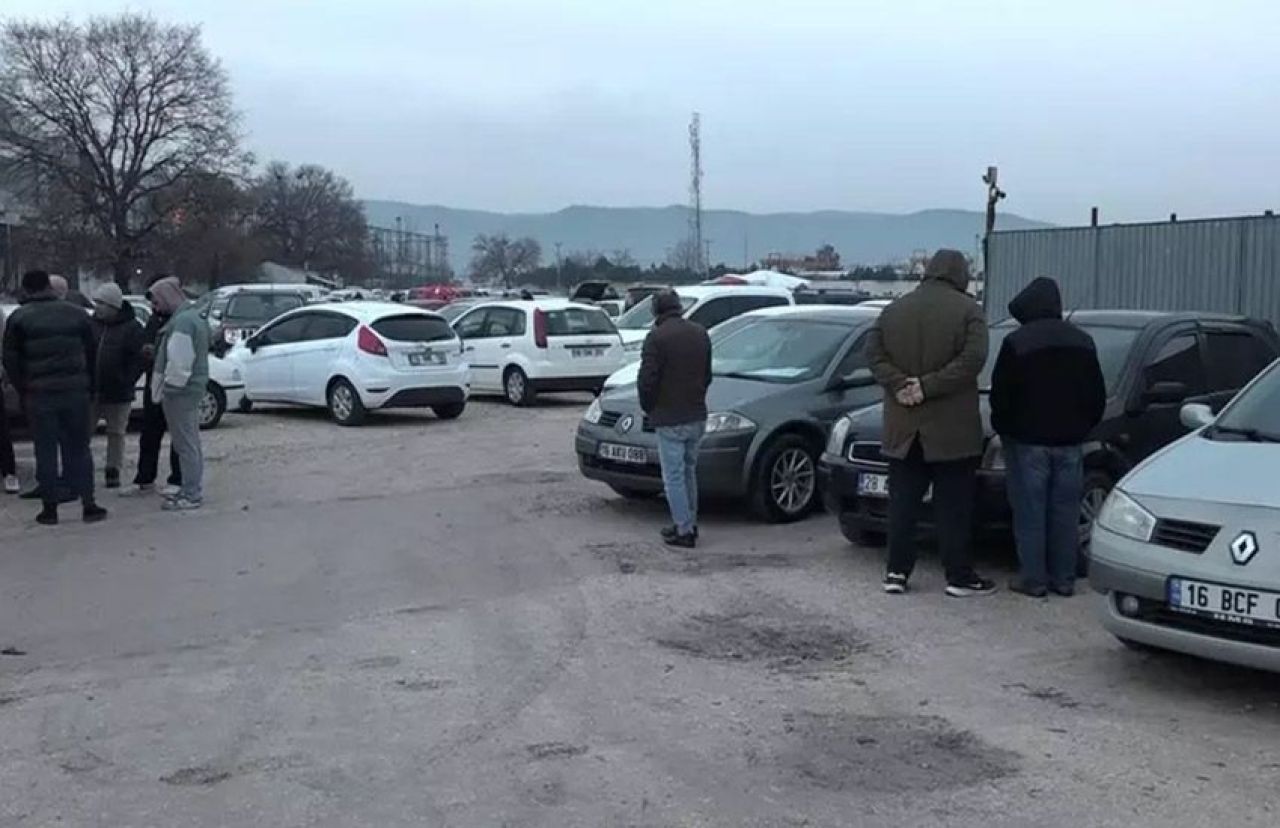 Suriyeliler oto pazarlarında! Piyasanın altında araç satışı