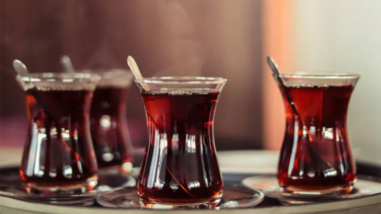 İstanbul'da çay şoku! 8 Çay için 760 TL ödendi