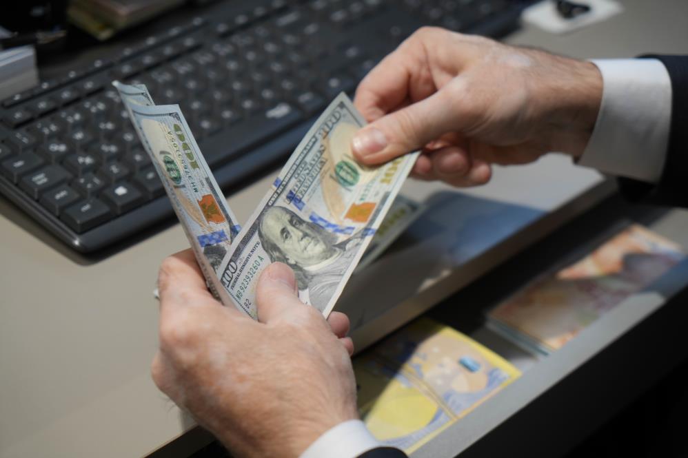 Samsun’da döviz bürosu önünde kuyruklar oluştu