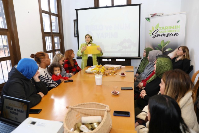 Samsun'da kadın arıcılar bal mumunu sanata dönüştürdü
