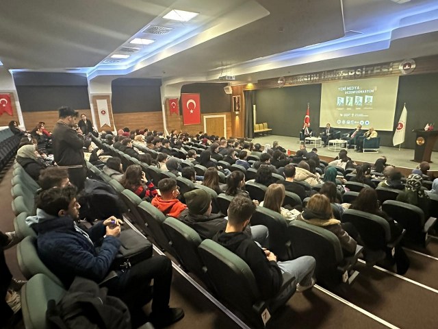 Samsun Üniversitesi'nde  bilgi kirliliğiyle mücadele konferansı