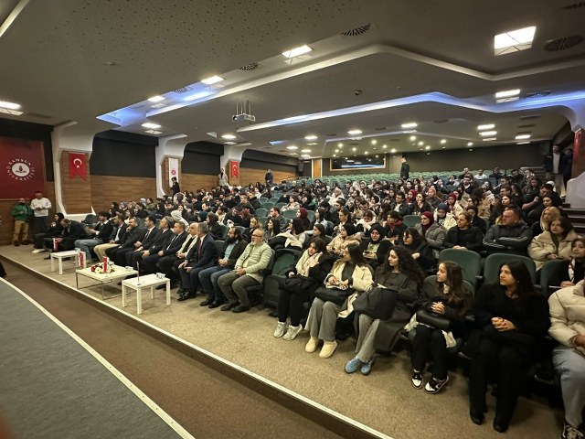 Samsun Üniversitesi'nde  bilgi kirliliğiyle mücadele konferansı