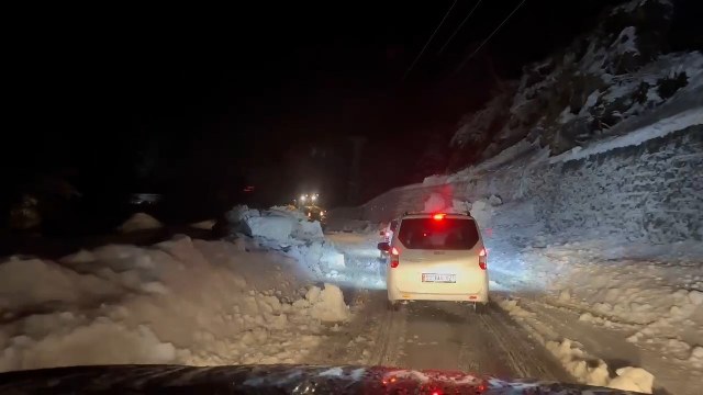 Ayder Yaylası yolunda çığ düştü!