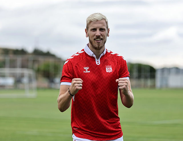 Samsunspor'un rakibi Sivasspor'da 2 oyuncu kart cezalısı