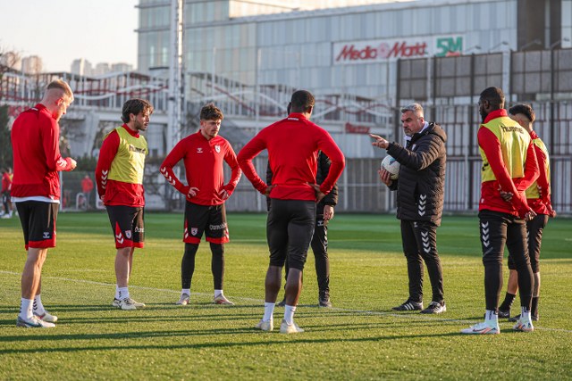 Samsunspor Sivasspor'a ısınıyor