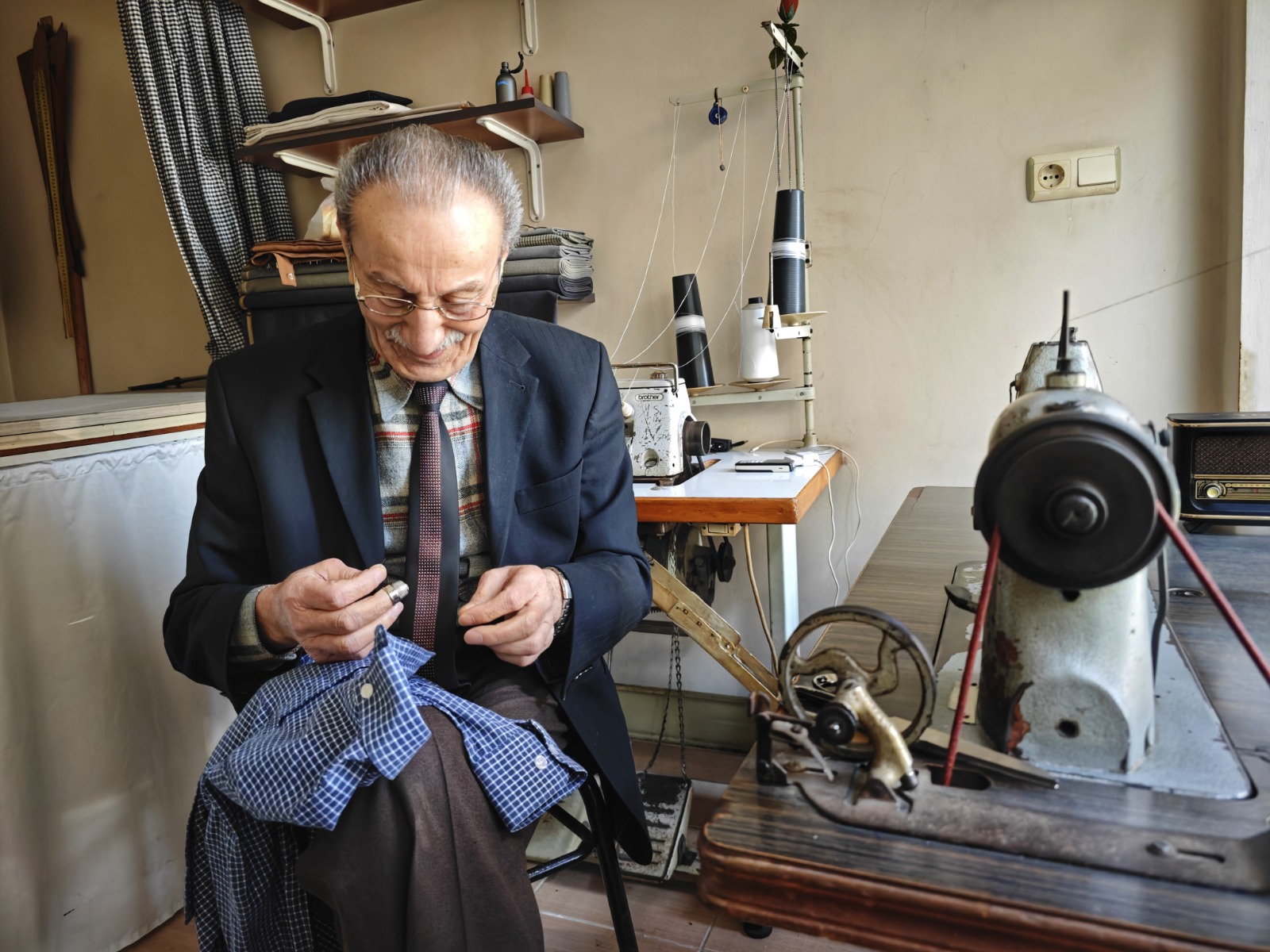 Terzi deyip geçmeyin! O tam bir İstanbul beyefendisi!