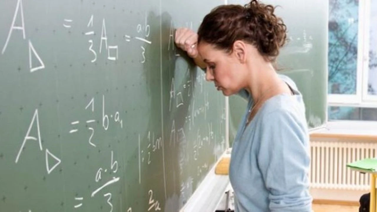 ‘Ödenek yok’ diye 100 bin öğretmen maaş alamadı!