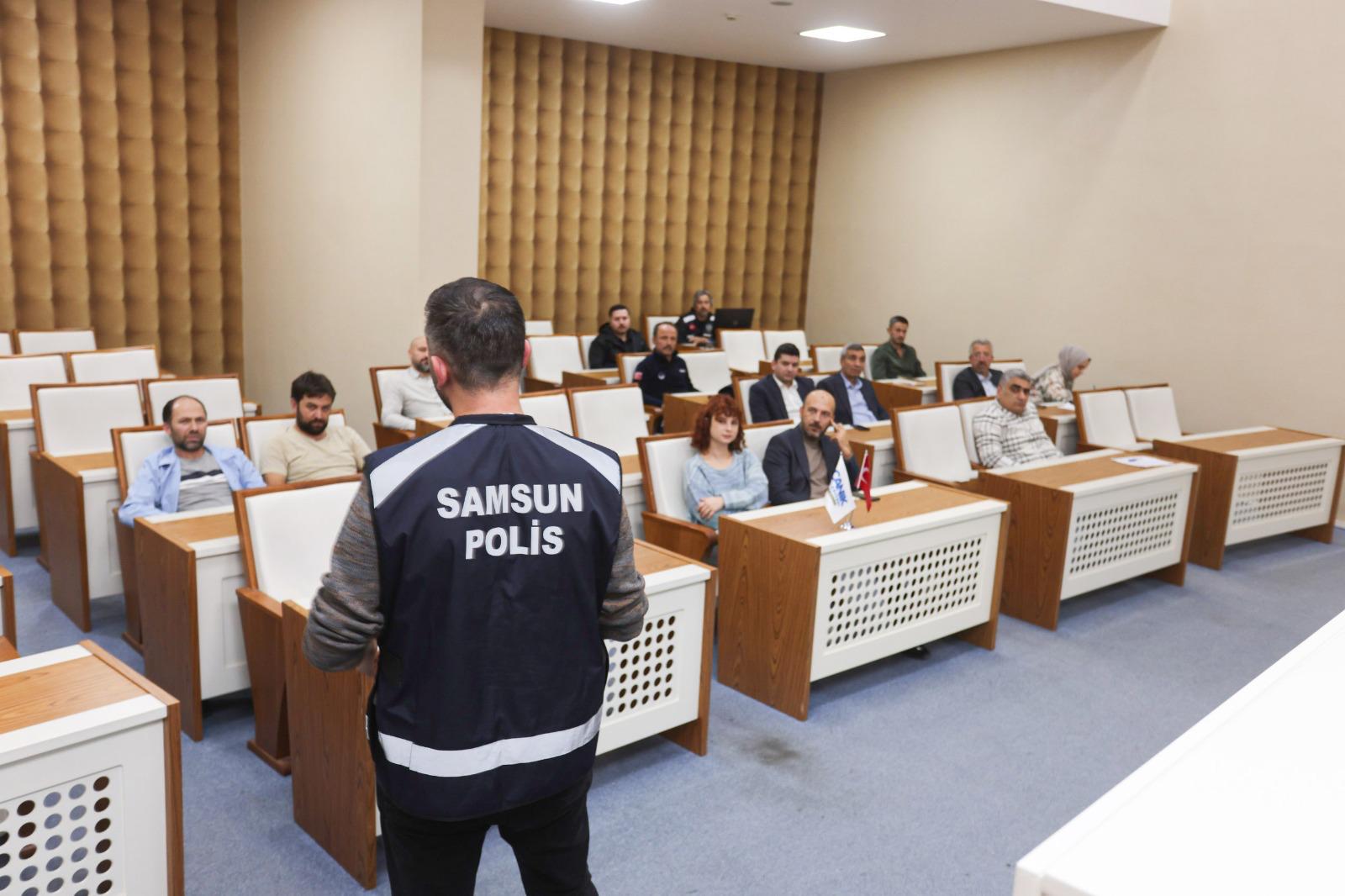 Canik Belediye Başkanı Sandıkçı’dan belediye personeline tam destek