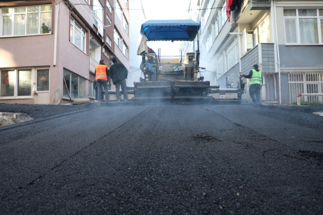 Samsun'da İlkadım Belediyesi eşit hizmetle asfaltlama çalışmalarını sürdürüyor