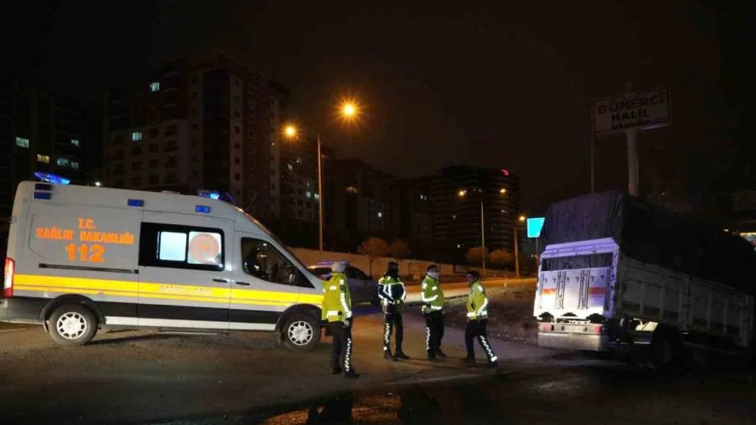 Kamyonetle kaza yaptı, yaralı arkadaşını olay yerinde bırakıp kaçtı