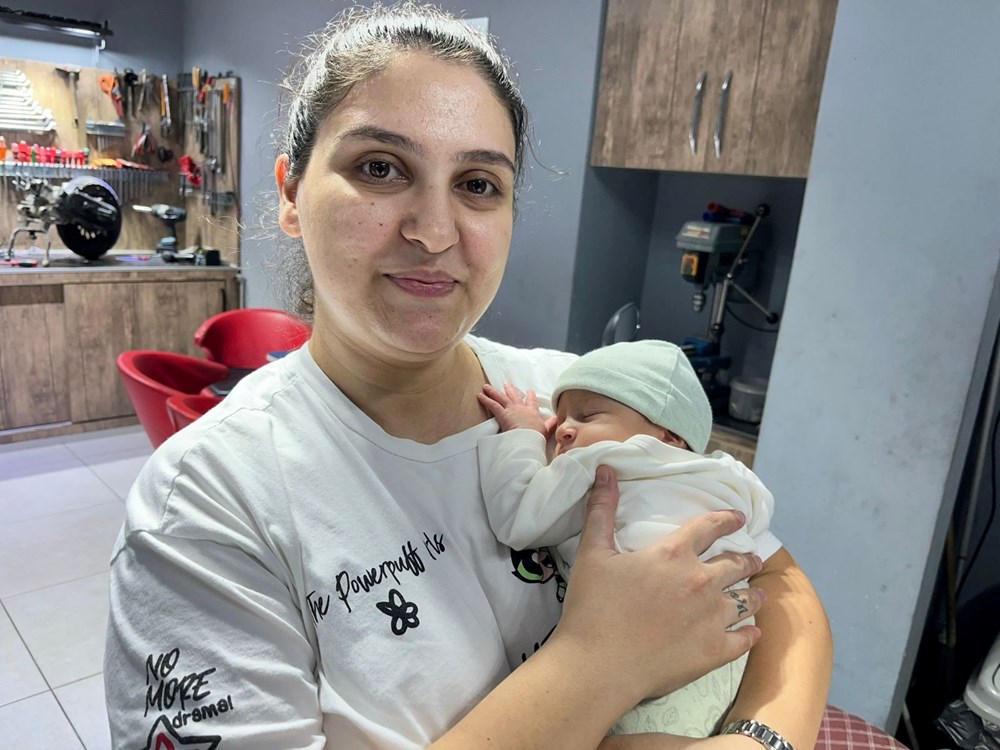 Motosiklet tutkunu çift bebeklerine ‘Honda’ ismini verdi!