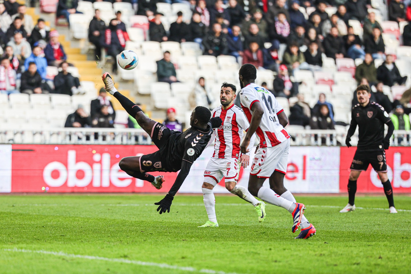 Samsunspor'da Marius 1 metreden gol kaçırdı