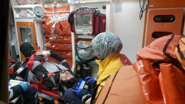 Samsun'da 79 yaşındaki sürücü öndeki aracı solladı motosikletli ile çarpıştı