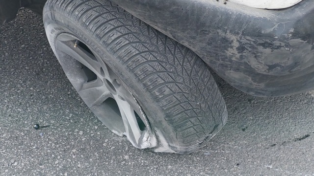 Samsun'da tekeri patlayan dolmuş taksiye araba çarptı