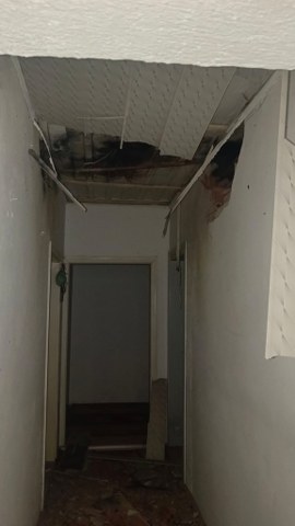 Eve düşen yıldırım ortalığı savaş alanına çevirdi