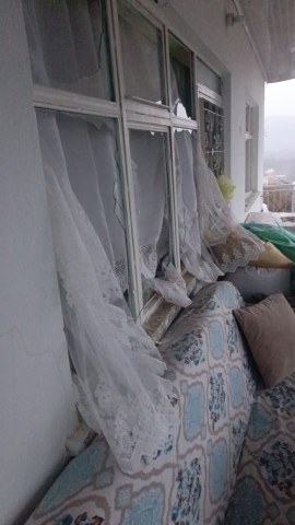 Eve düşen yıldırım ortalığı savaş alanına çevirdi