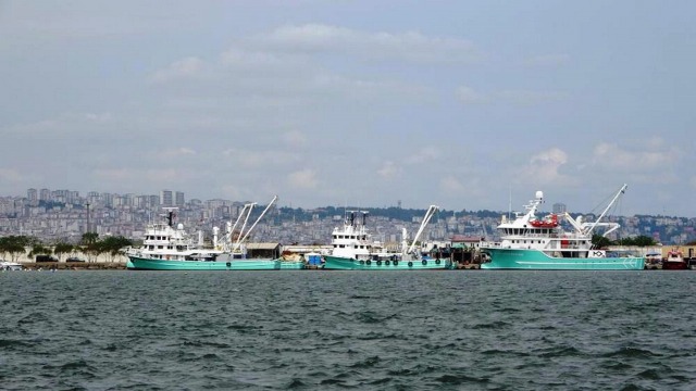 Samsun'da balıkçı teknelerinden denize bırakılan atıklara sıkı denetim