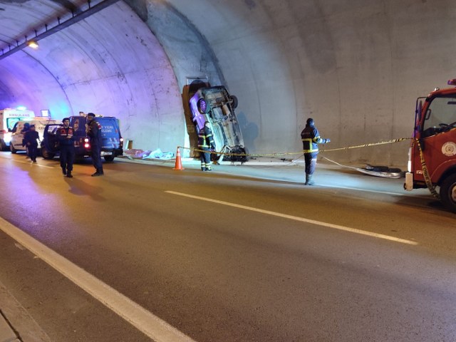 Sinop'ta tünelde duvara çarpan aracın sürücüsü öldü