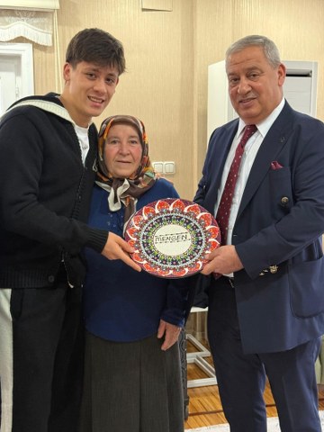 Real Madrid'de forma giyen  Arda Güler, evine döndü