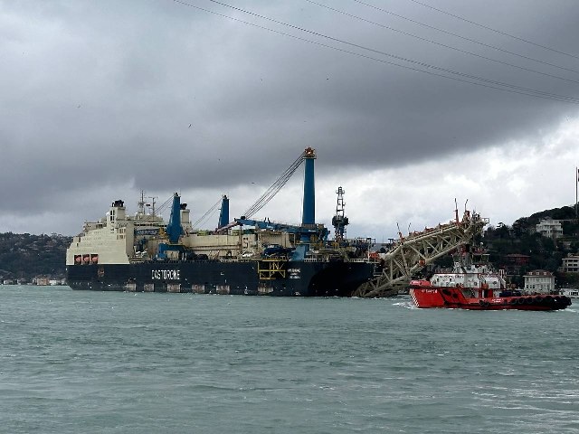 Karadeniz'deki doğal gaz borularını döşeyecek gemi yola çıktı