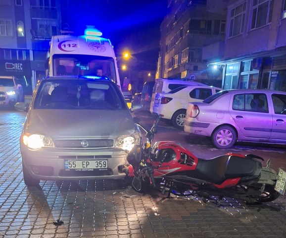 Samsun Bafra'da motosiklet ile otomobil çarpıştı! 2 kişi yaralandı