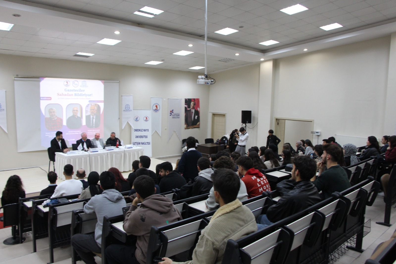 Samsun'da gazeteciler, OMÜ'lü öğrencilerle bir araya geldi