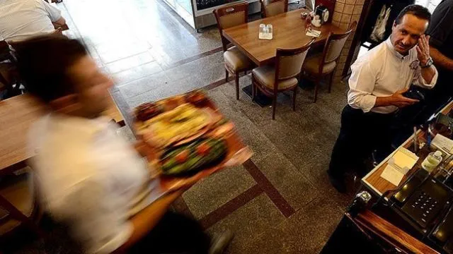 Hesabı öderken dikkat: 700 TL’lik bahşiş gündem oldu!