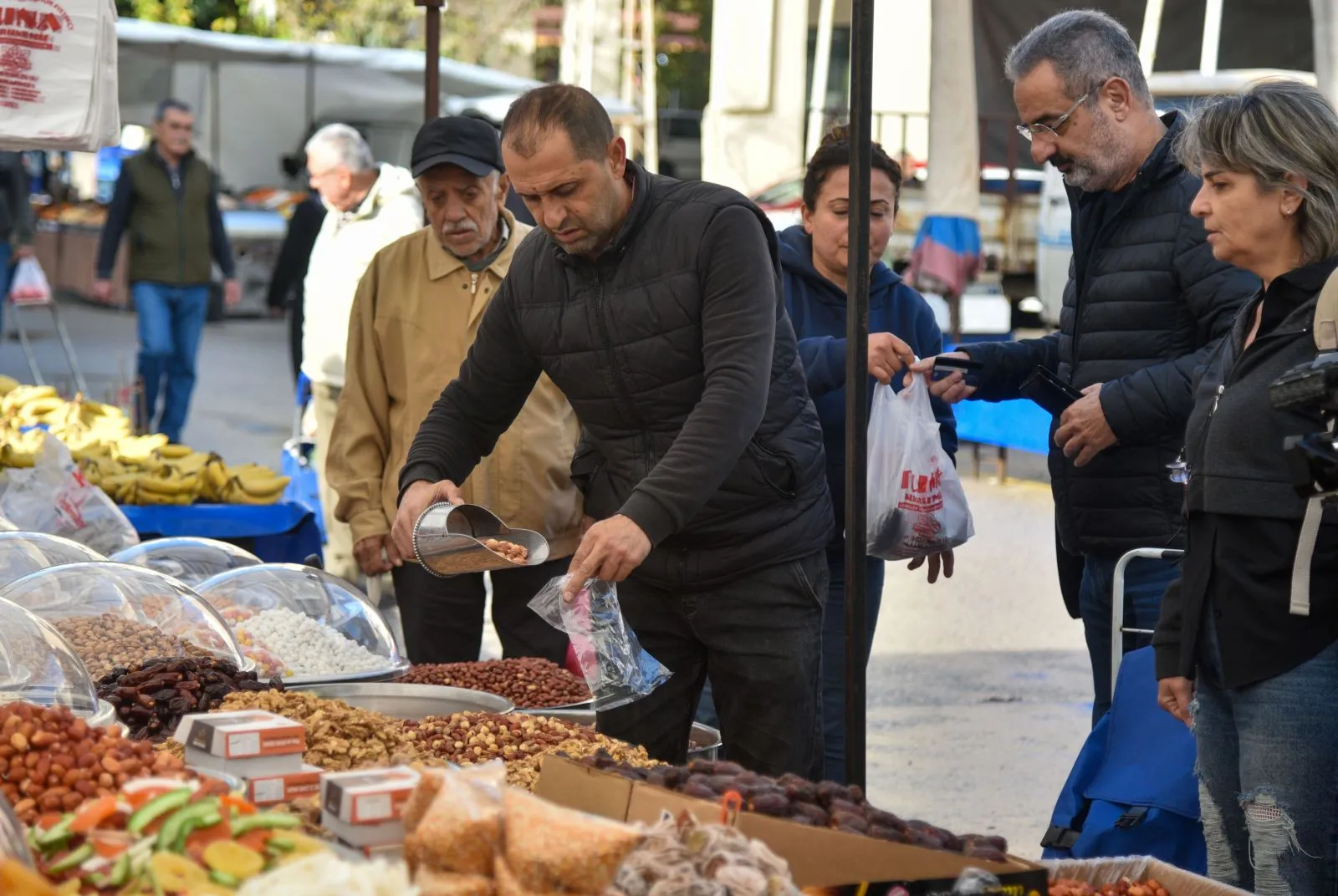 Evde yılbaşı akşamı sofra kurmanın maliyeti ne kadar? 4 kişilik bir aile ne kadar harcaması lazım?