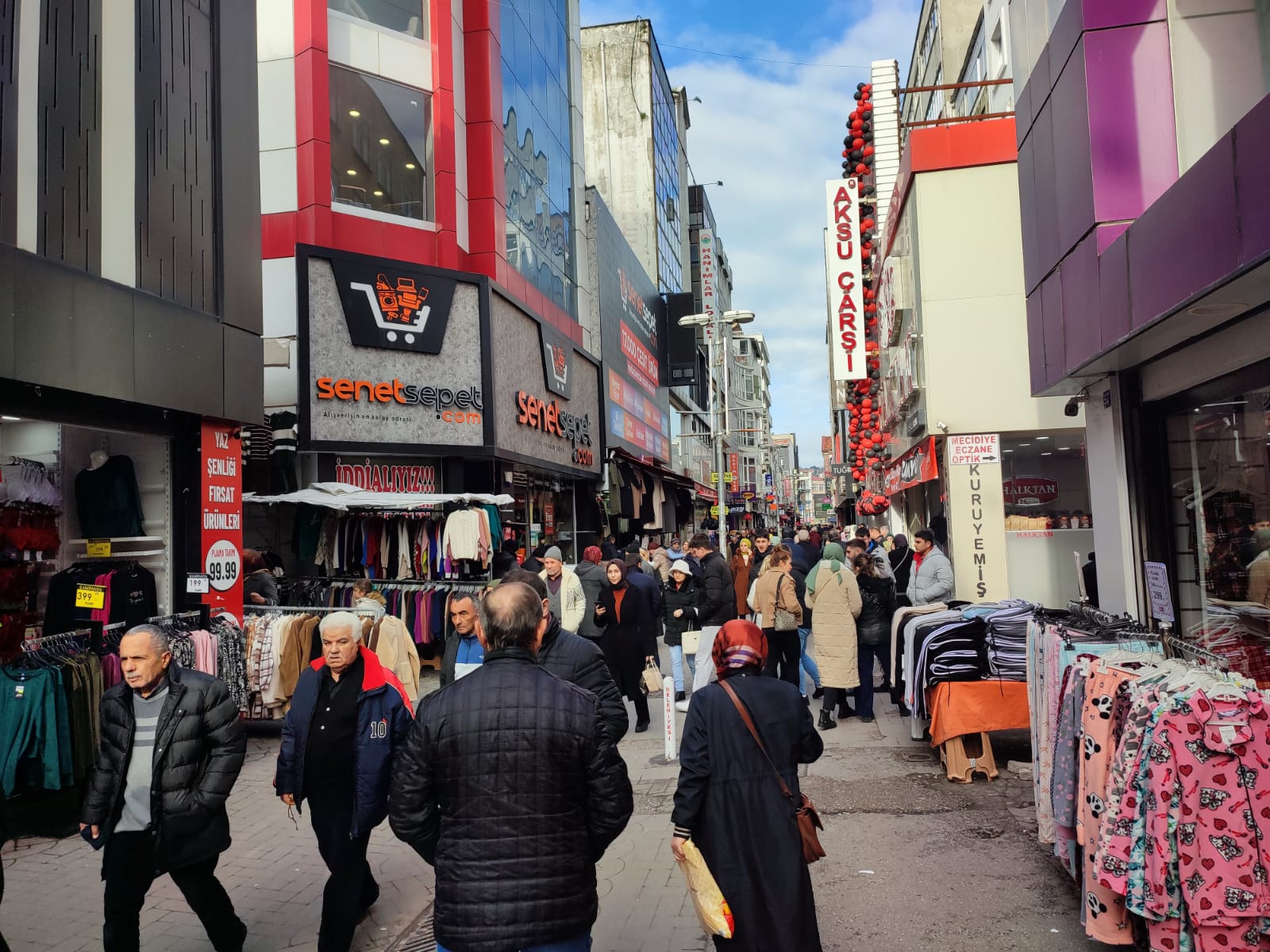 Samsun'un Mecidiye Çarşısı'nda yılbaşına özel yoğun ilgi!