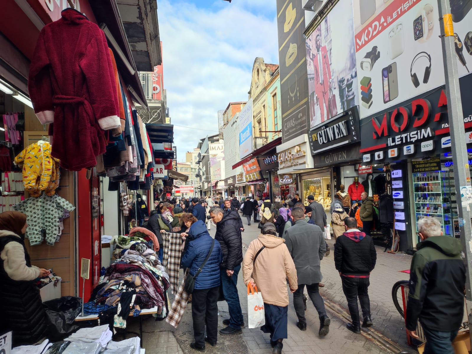 Samsun'un Mecidiye Çarşısı'nda yılbaşına özel yoğun ilgi!